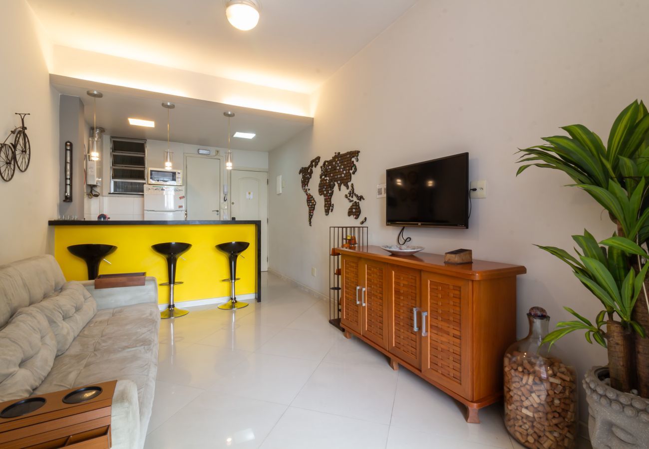 Apartment in Rio de Janeiro - 400 meters from Leme beach | PI401