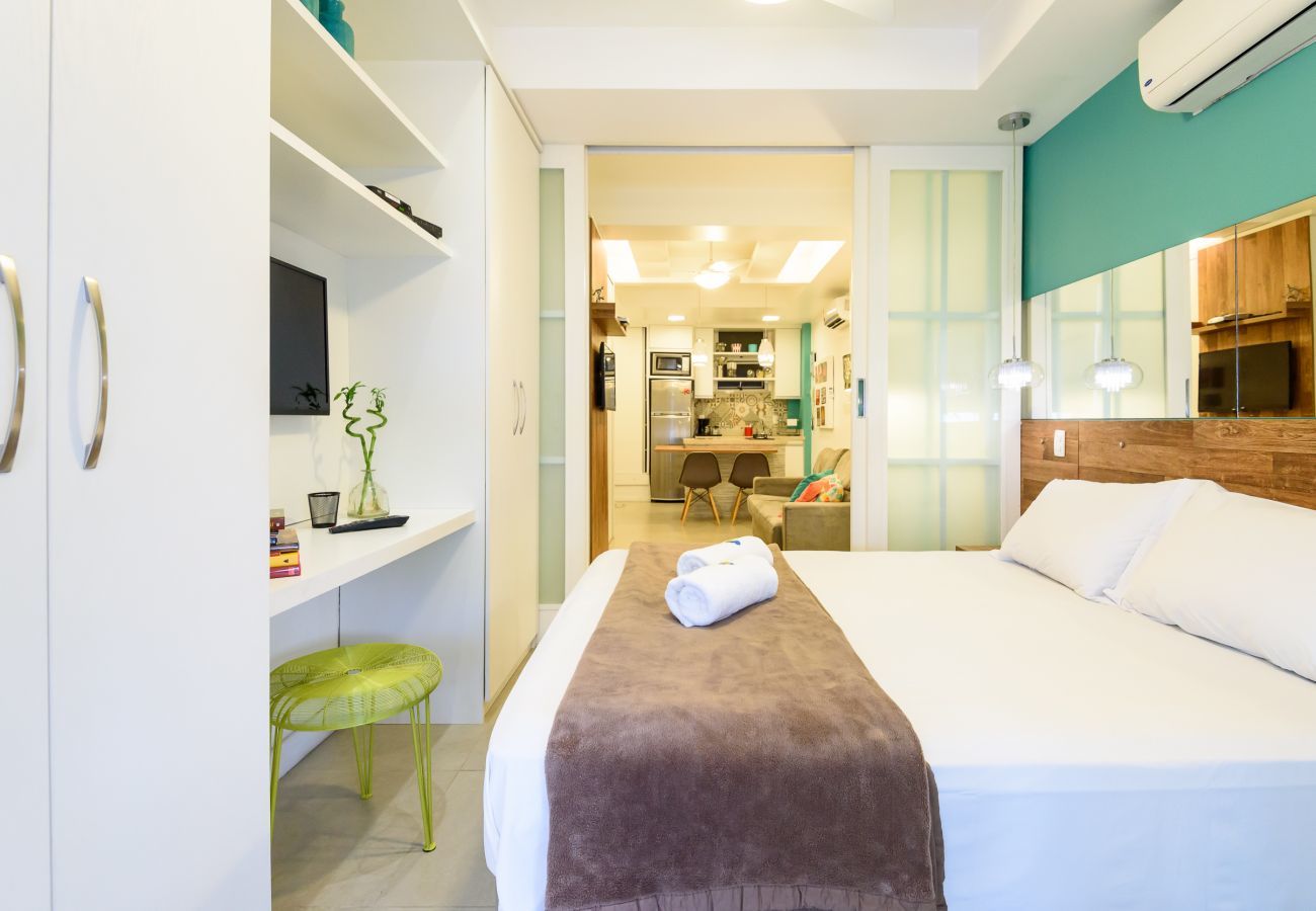 Apartment in Rio de Janeiro - Side sea view, 3 minutes from the beach | PJ204
