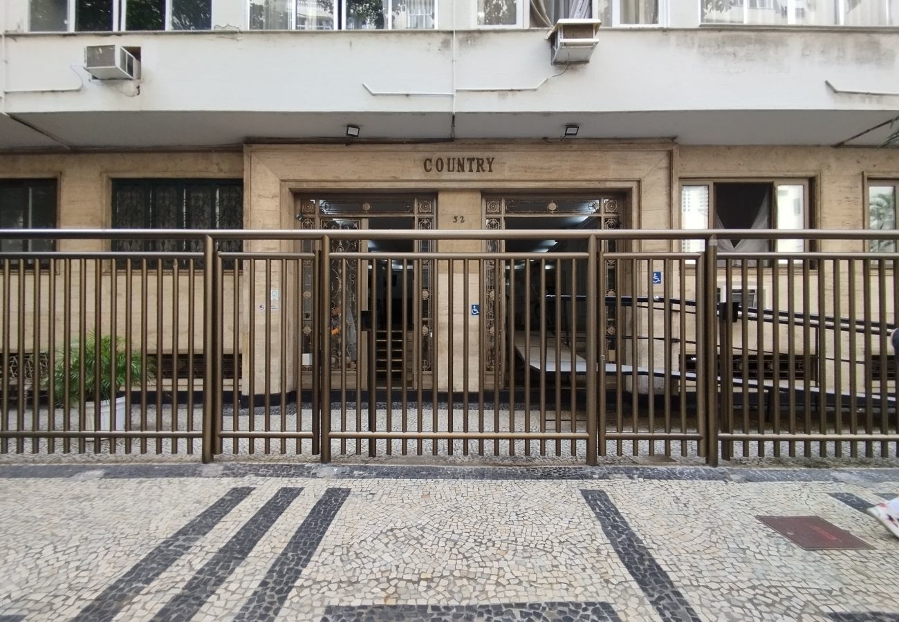 Studio in Rio de Janeiro - 2 minutes from Copacabana beach | PF118