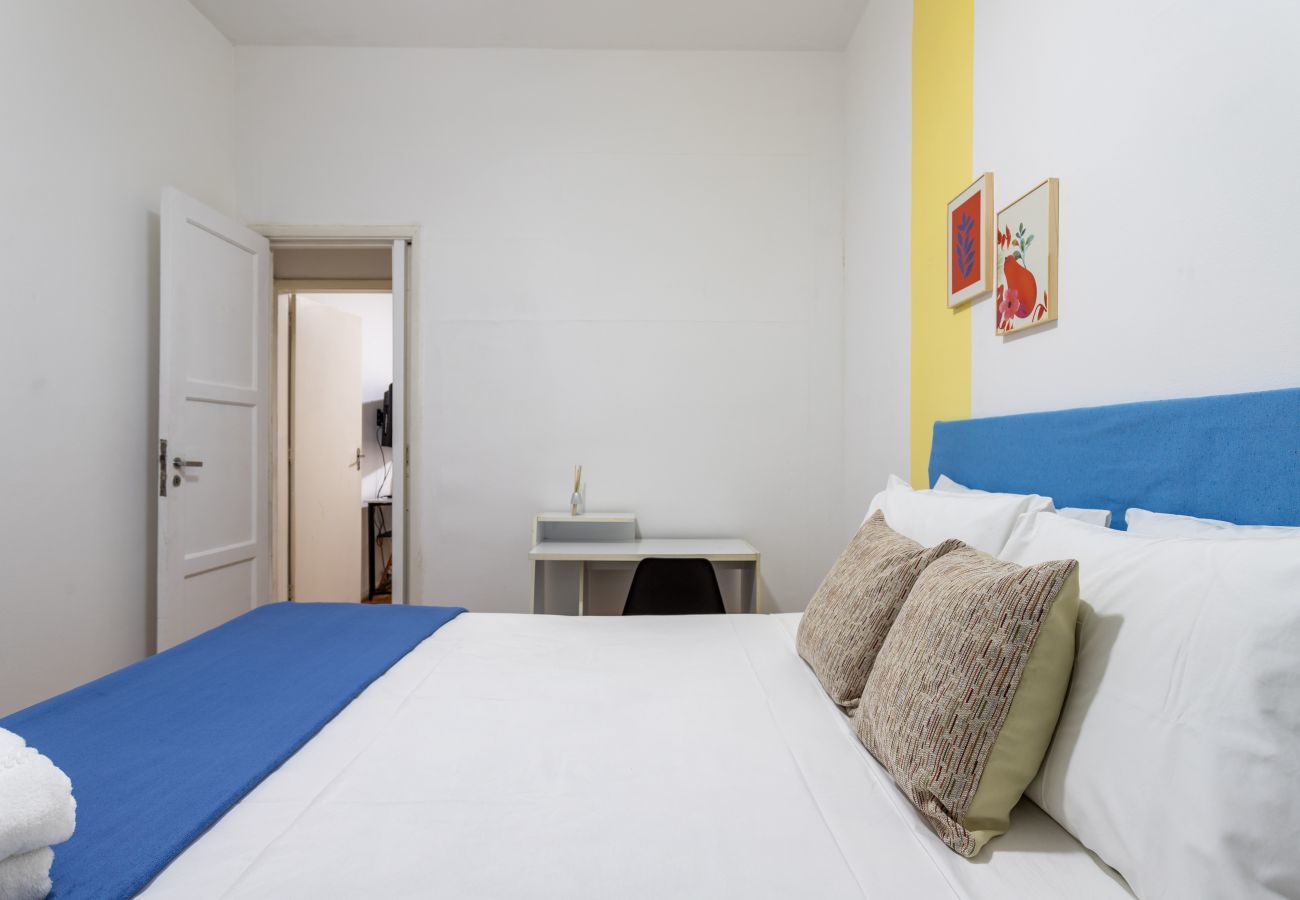 Apartment in Rio de Janeiro - 6 minutes from Copacabana beach | EL108