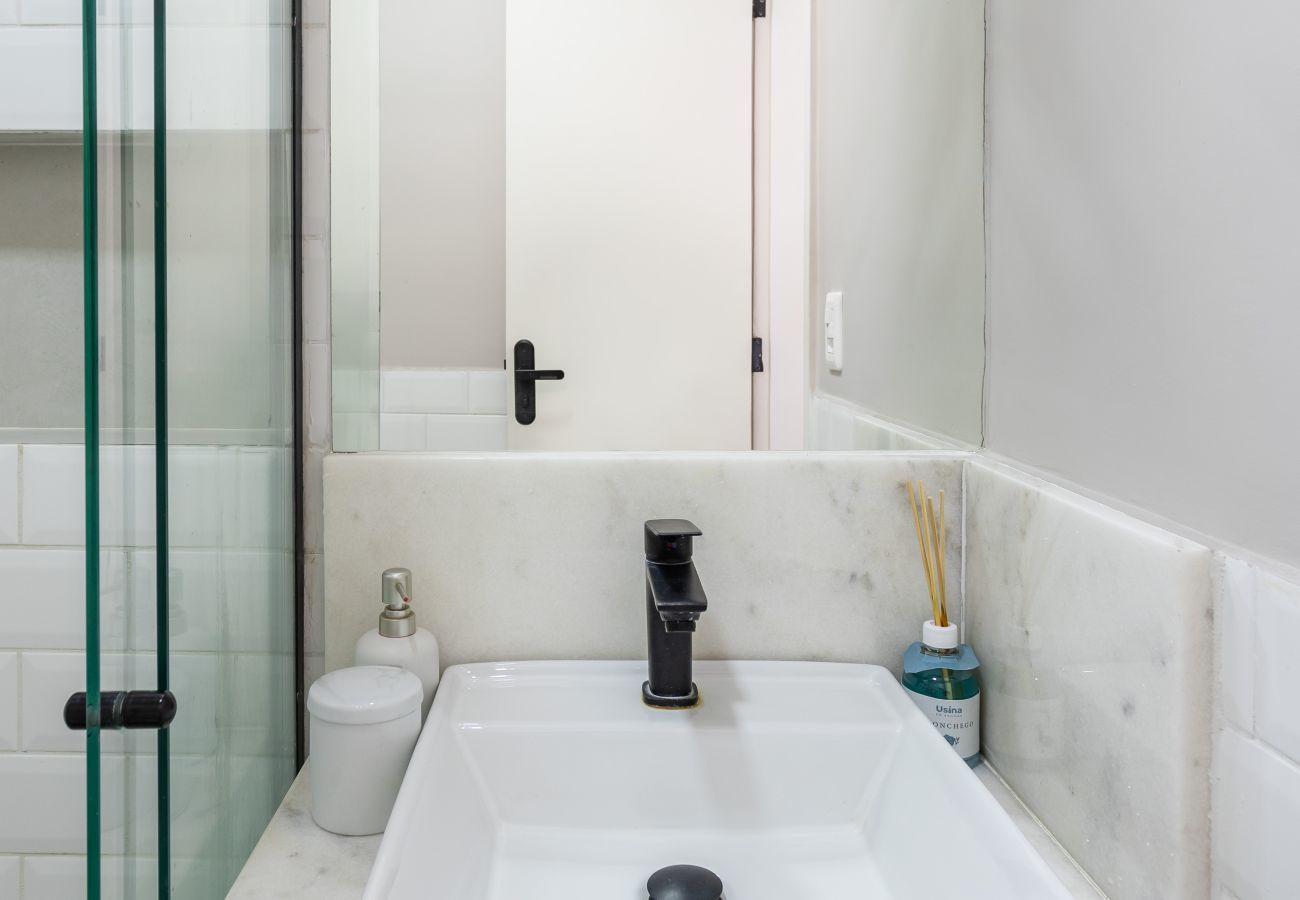 Apartment in Rio de Janeiro - 10 minutes from Flamengo Beach, next to the subway | CT404