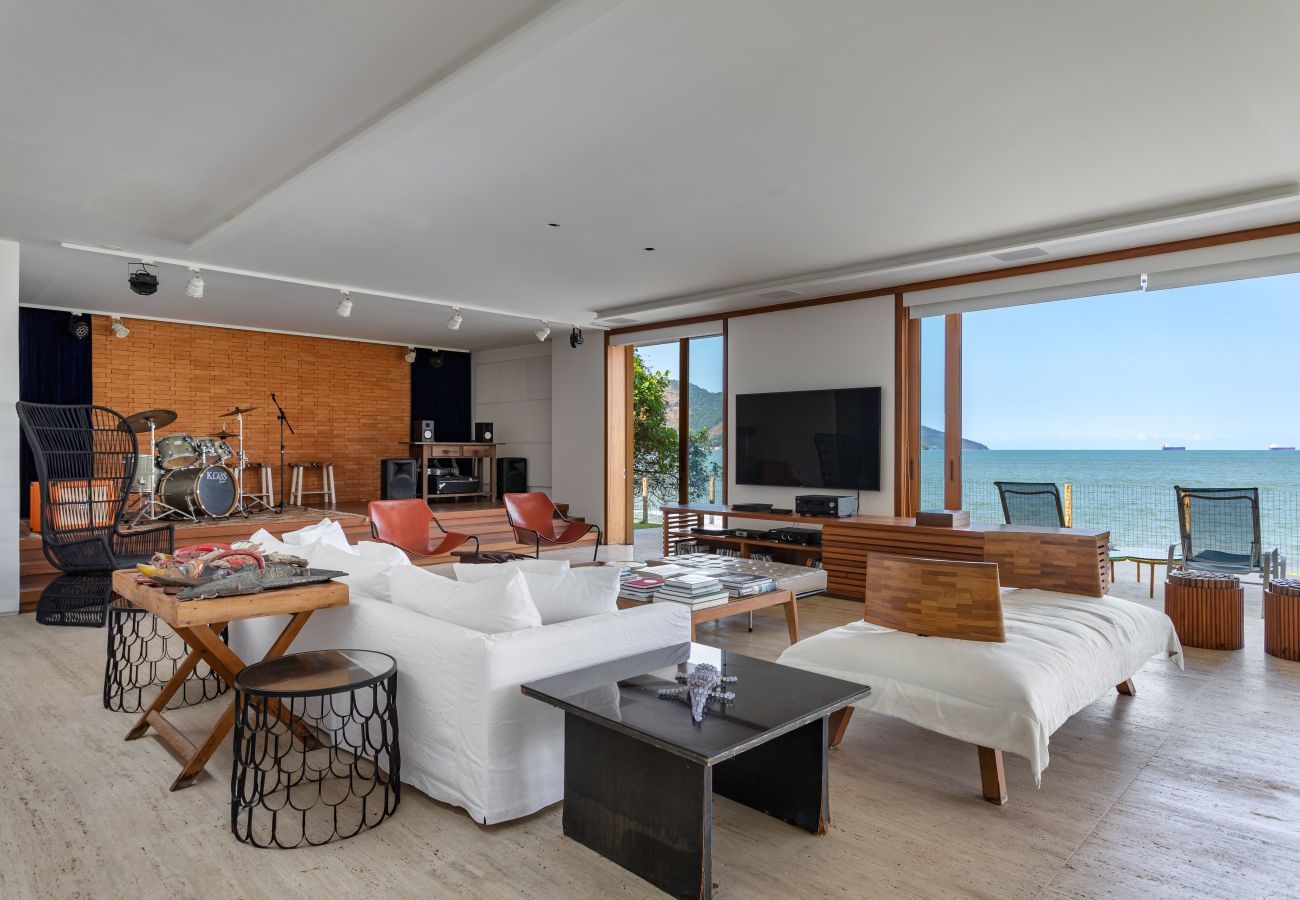 House in Mangaratiba - House with private beach in Porto Bello Mangaratiba
