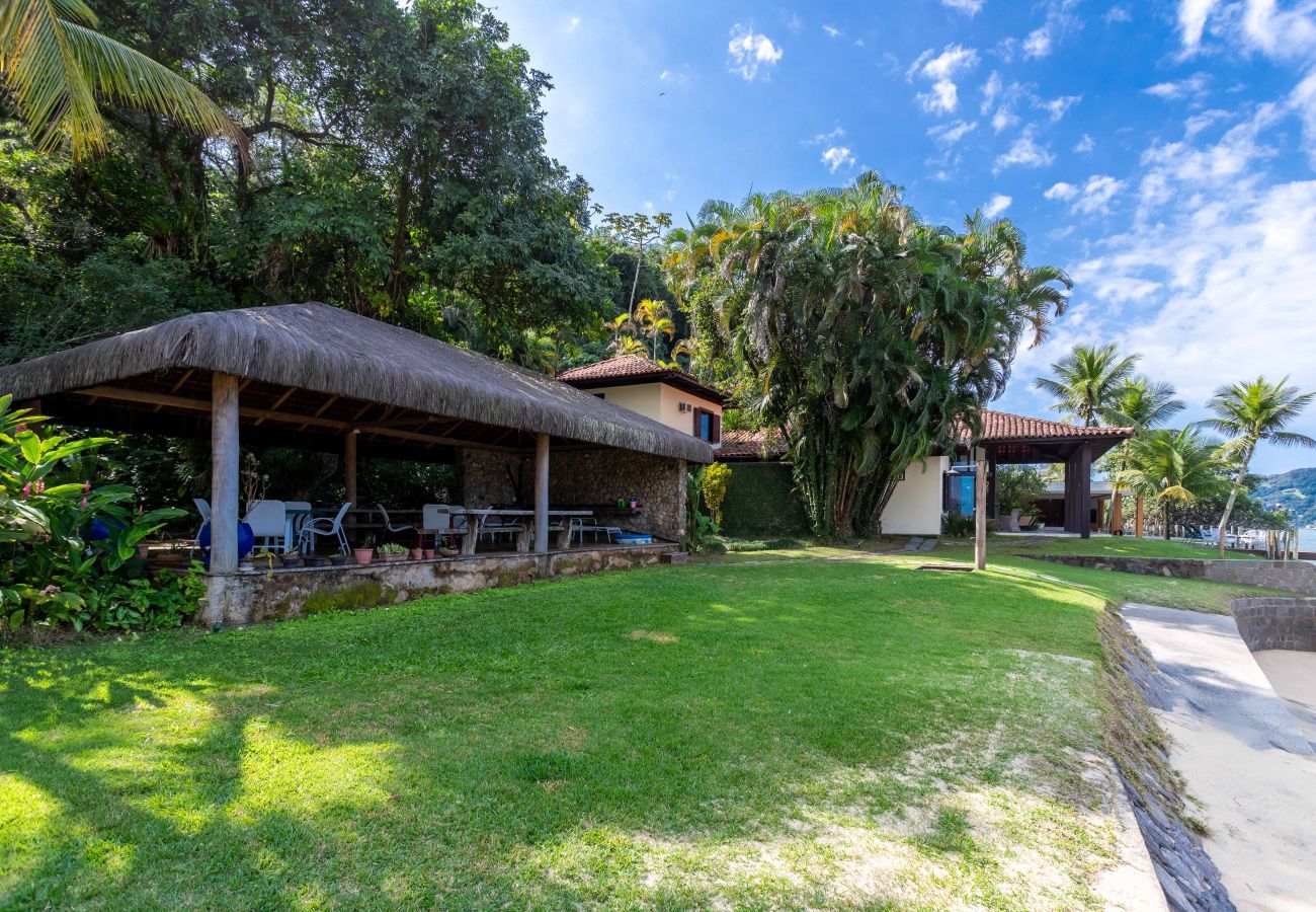 House in Mangaratiba - House with private beach in Porto Bello Mangaratiba