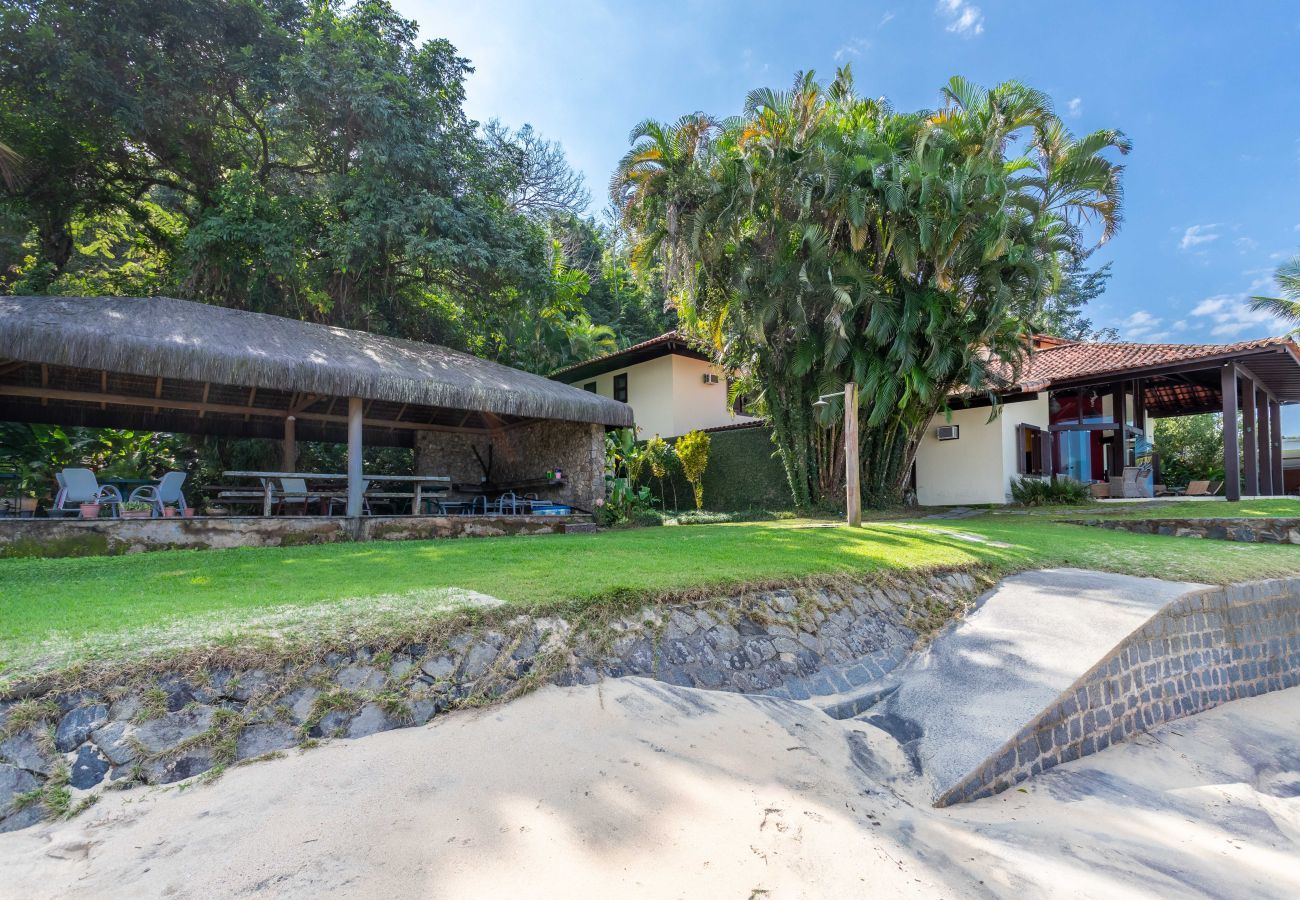 House in Mangaratiba - House with private beach in Porto Bello Mangaratiba