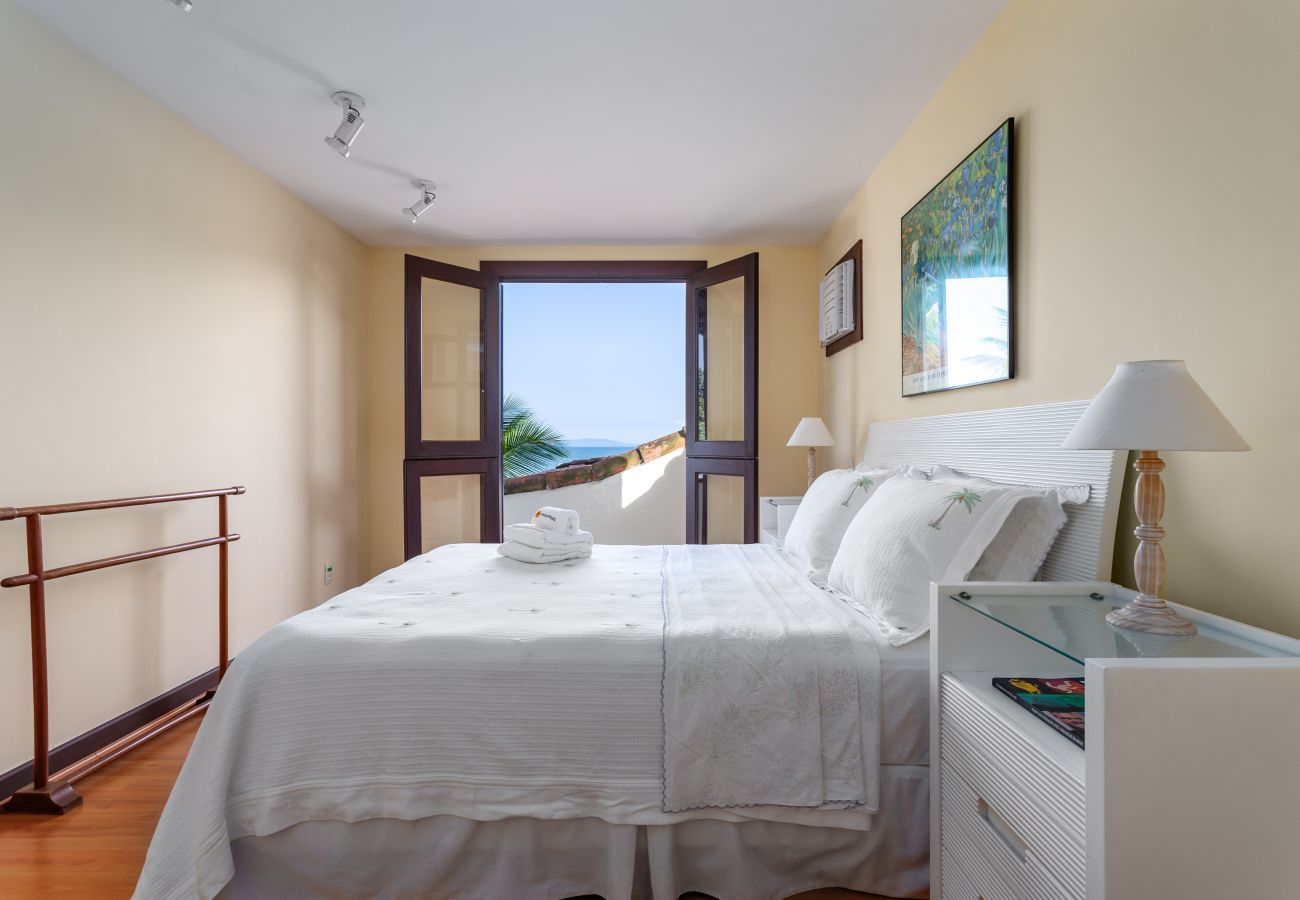 House in Mangaratiba - House with private beach in Porto Bello Mangaratiba
