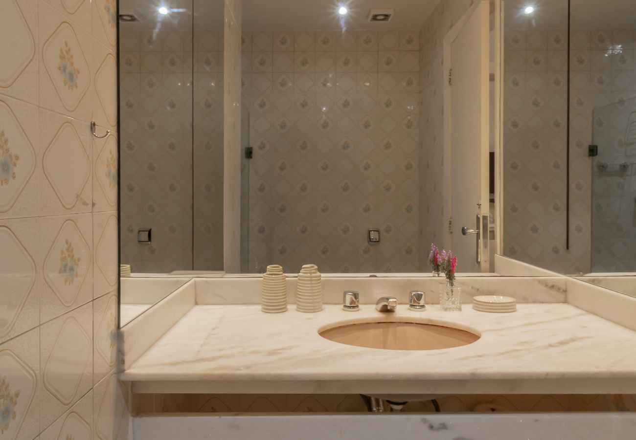 Apartment in Rio de Janeiro - Close to the underground and 10 minutes from the beach | MFB302