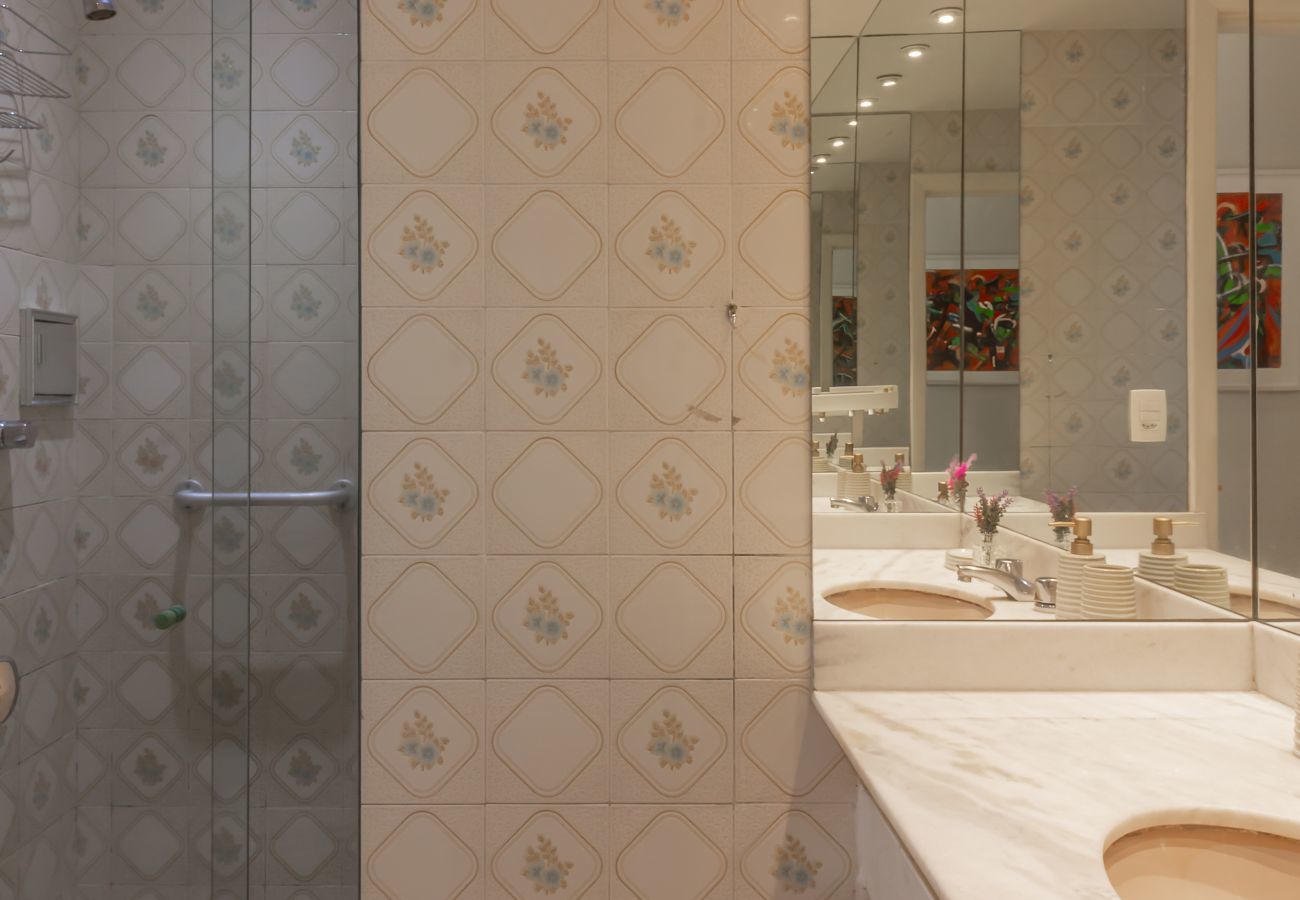 Apartment in Rio de Janeiro - Close to the underground and 10 minutes from the beach | MFB302