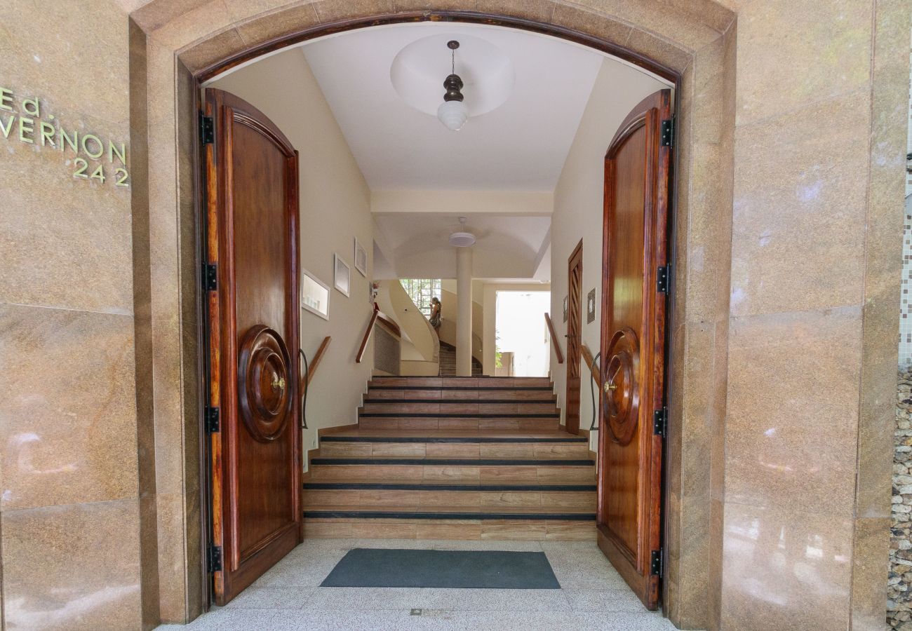 Apartment in Rio de Janeiro - Urquiza 107 | Quarto e sala à 6 min da praia