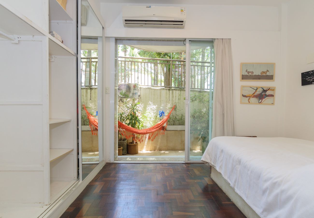Apartment in Rio de Janeiro - Urquiza 107 | Quarto e sala à 6 min da praia