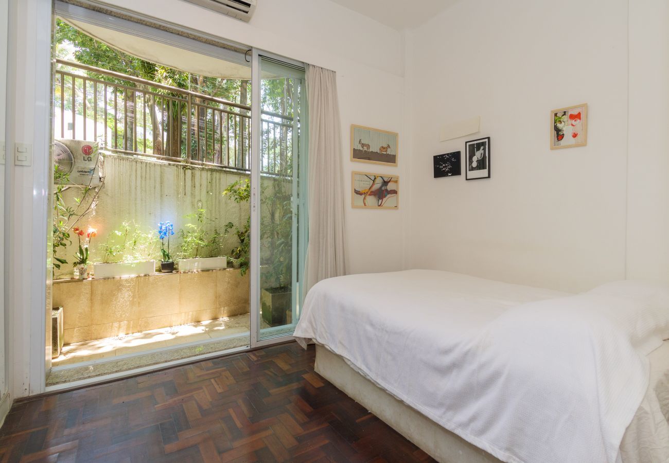 Apartment in Rio de Janeiro - Urquiza 107 | Quarto e sala à 6 min da praia