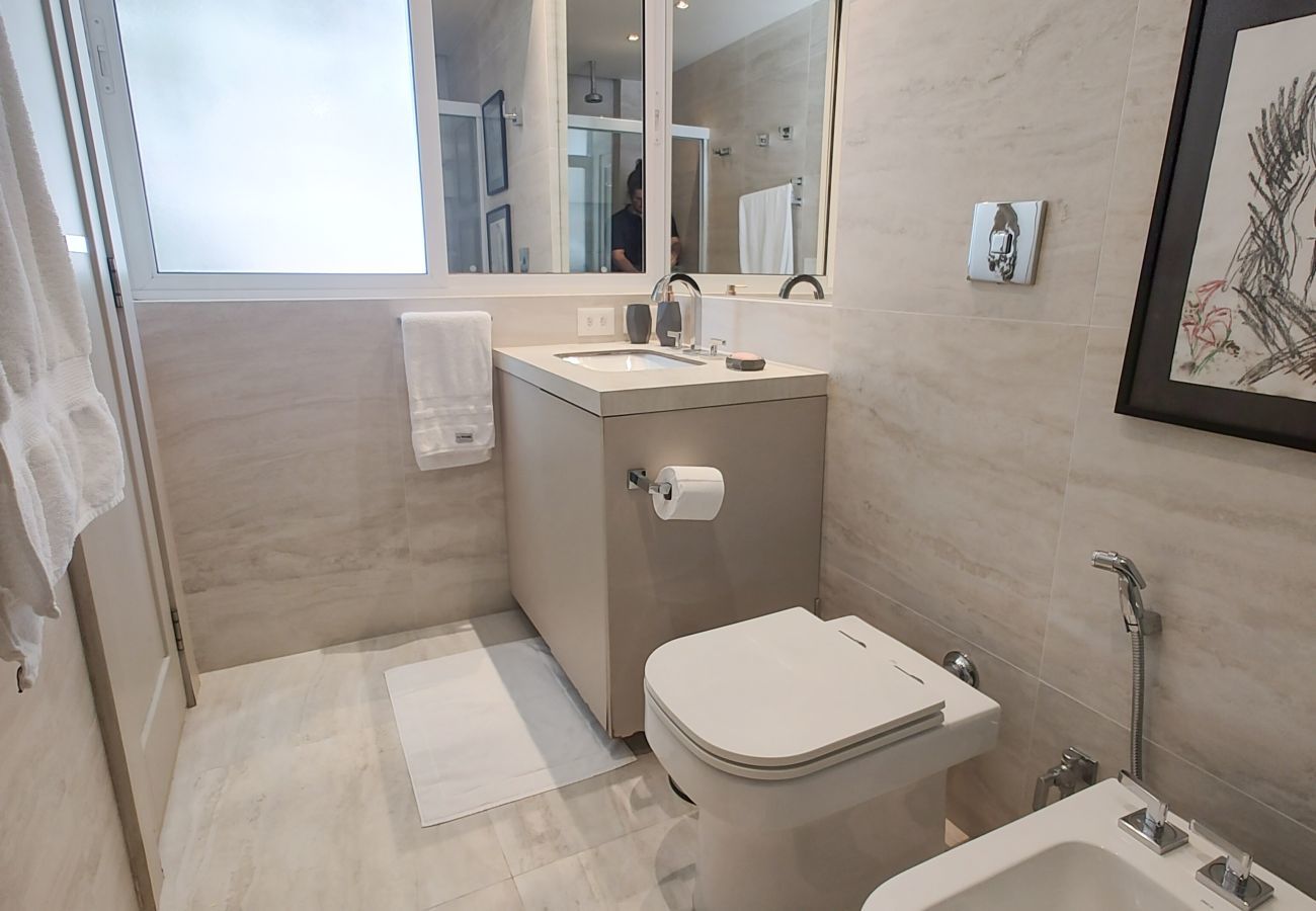 Apartment in Rio de Janeiro - Igarapava202|2 qts no Leblon, 5 min a pé da praia 