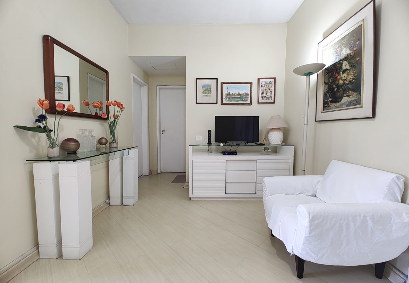 Apartment in Rio de Janeiro - Mtr404 |2 quartos no Leblon a 2 minutos da praia