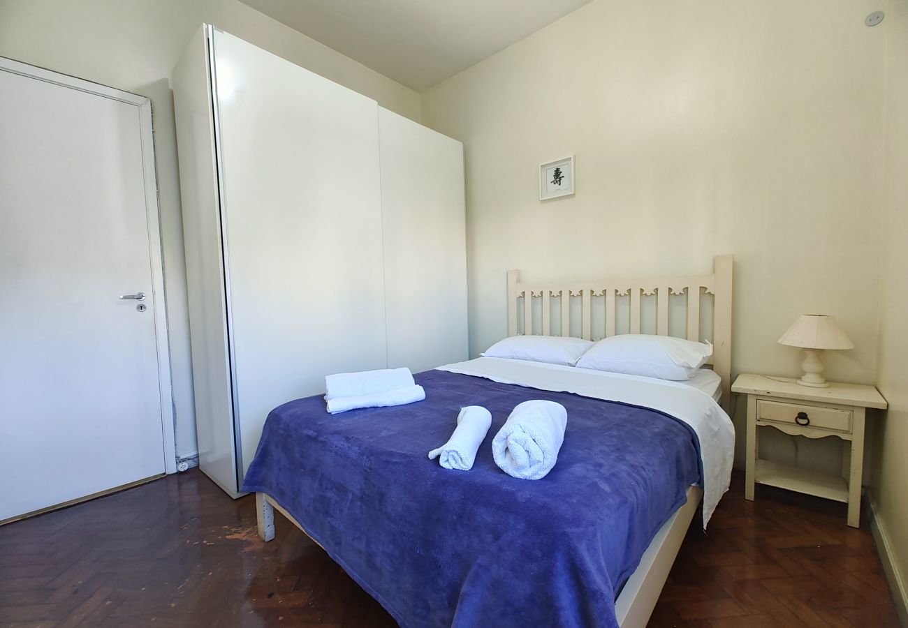 Apartment in Rio de Janeiro - Mtr404 |2 quartos no Leblon a 2 minutos da praia