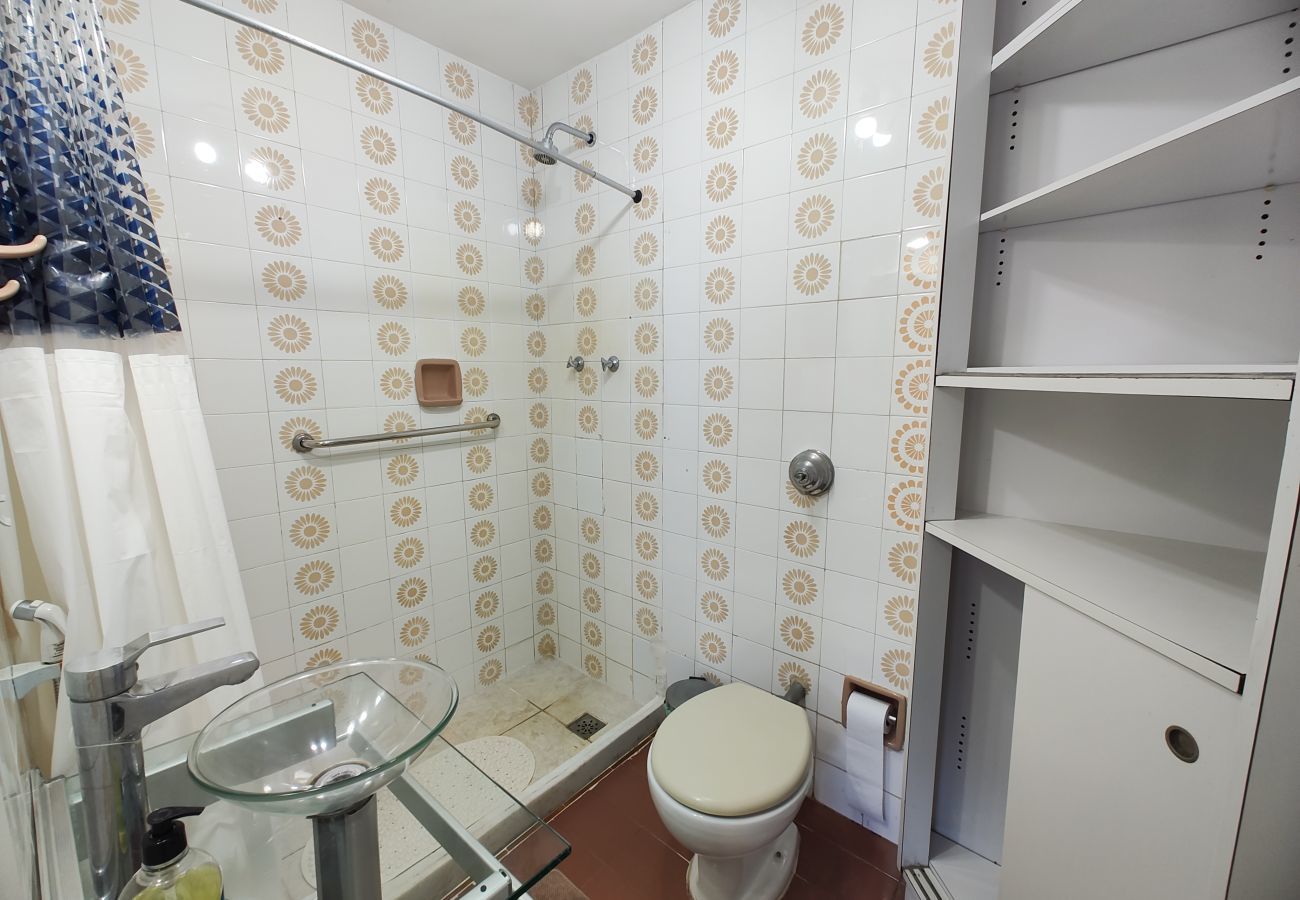 Apartment in Rio de Janeiro - Mtr404 |2 quartos no Leblon a 2 minutos da praia