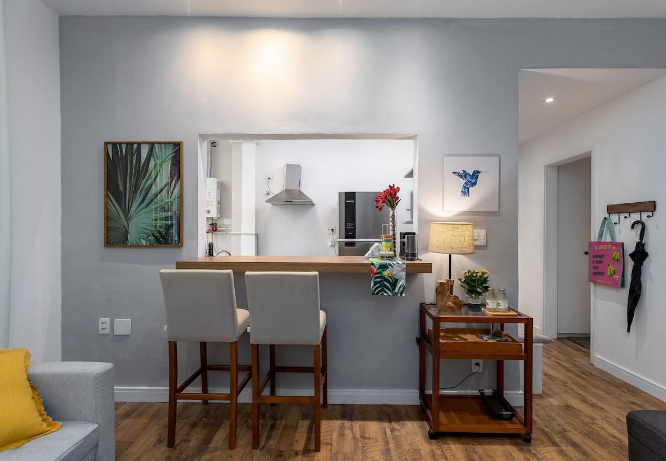 Apartamento en Rio de Janeiro - HUM104| Dormitorio y sala en el corazón de Leblon