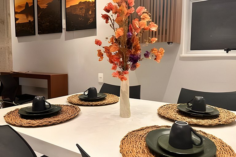 Ipanema:Next to the beach, subway, restaurants