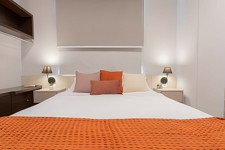 Ipanema:Next to the beach, subway, restaurants