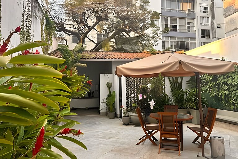 Ipanema:Next to the beach, subway, restaurants