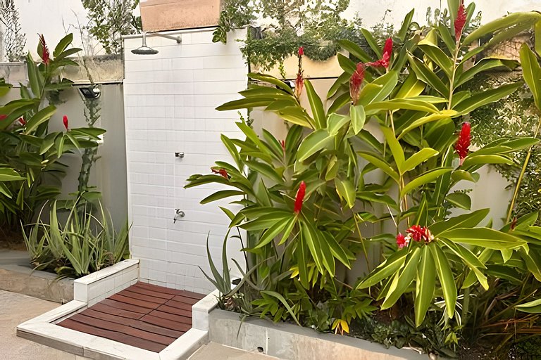 Ipanema:Next to the beach, subway, restaurants