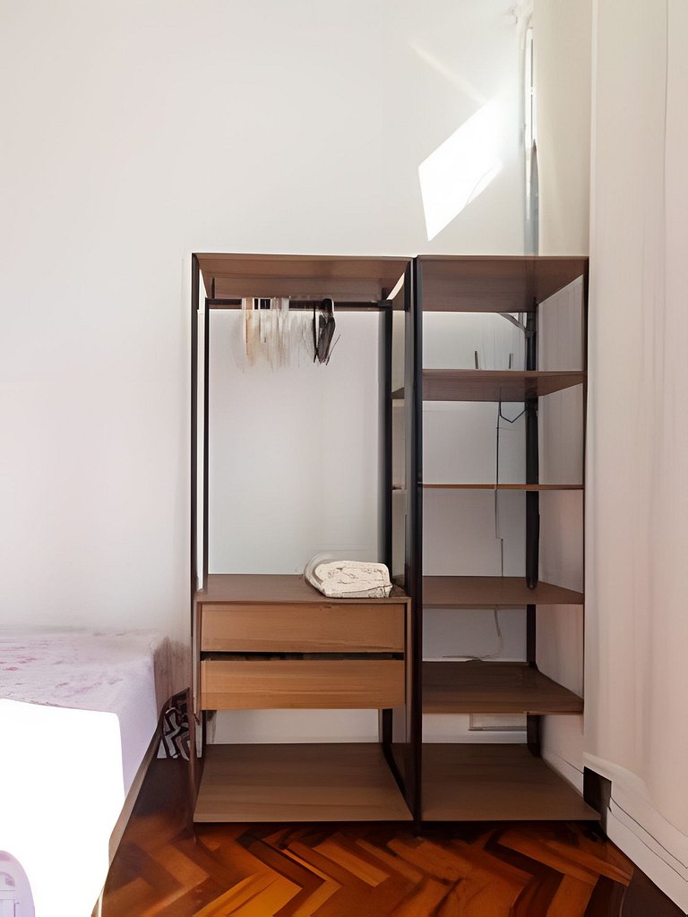 Ns604| quarto e sala à 400m da praia