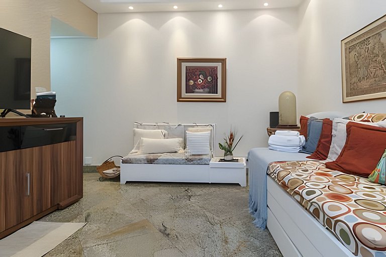 Ns201| Apt. 2 blocks from Copacabana beach