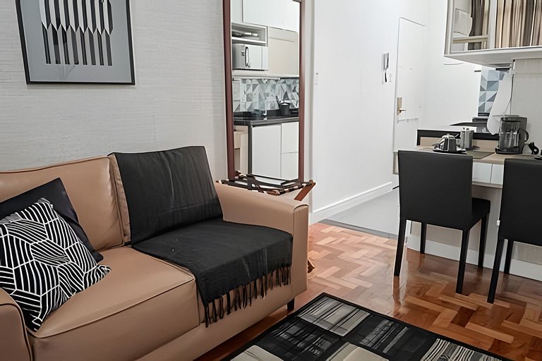 Jul701| Kitnet 2 blocks from Copacabana Beach