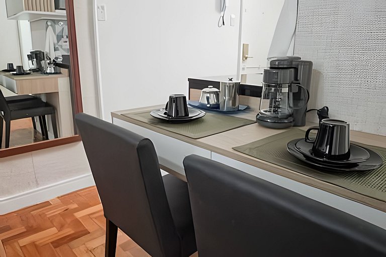 Jul701| Kitnet a 2 quadras da praia de Copacabana