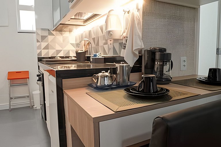 Jul701| Kitnet a 2 quadras da praia de Copacabana