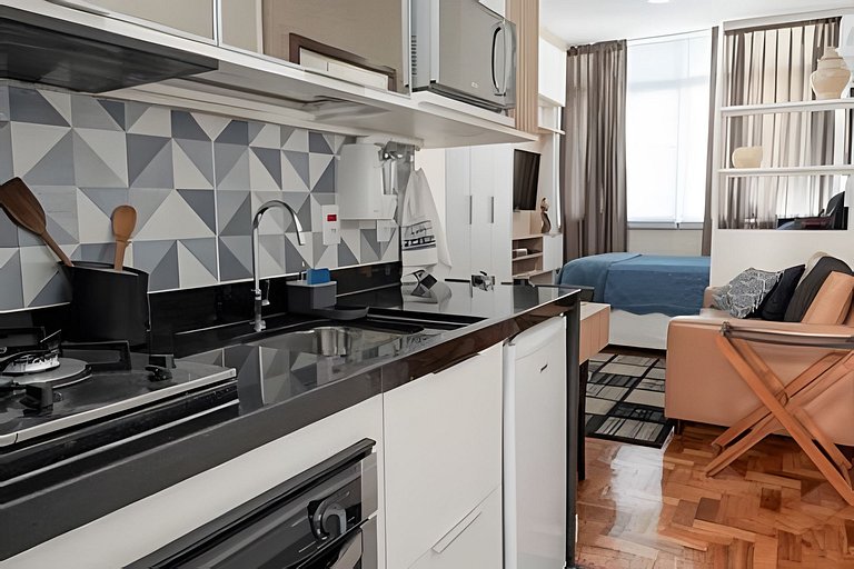 Jul701| Kitnet 2 blocks from Copacabana Beach