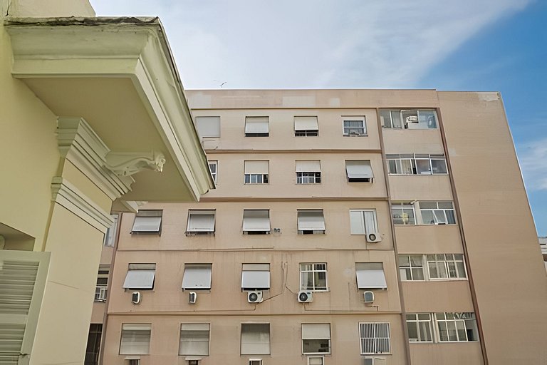 Jul701| Kitnet 2 blocks from Copacabana Beach