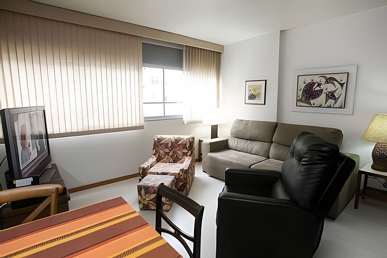 Ata304| Apartamento com Sala Ampliada no Leblon