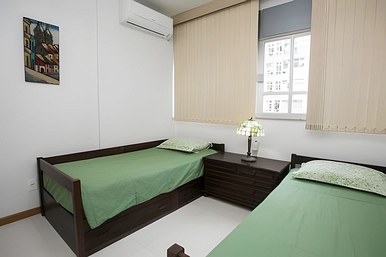 Ata304| Apartamento com Sala Ampliada no Leblon