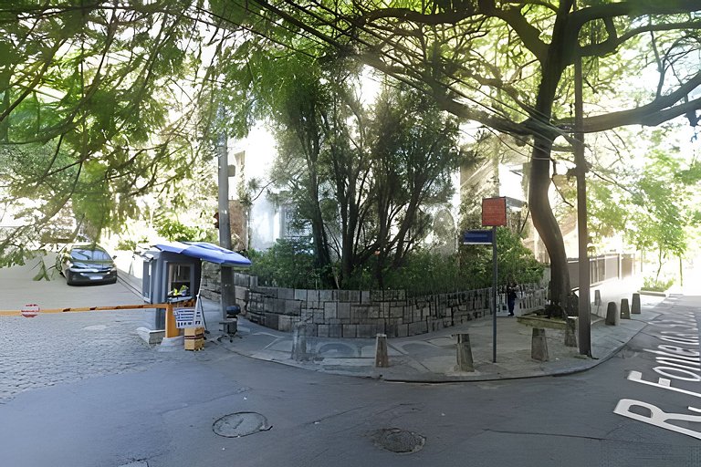 God302| Charm and comfort 1 block from Lagoa