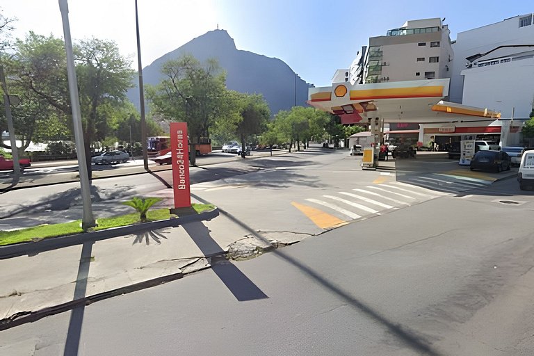 God302| Charm and comfort 1 block from Lagoa