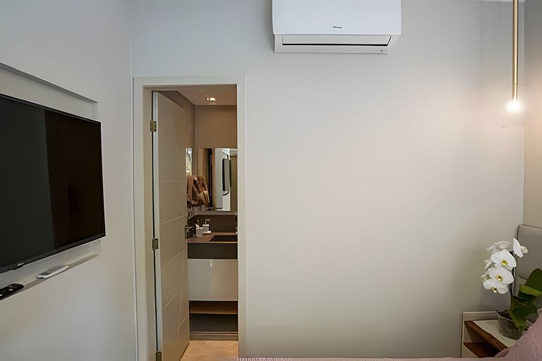 FER305A|Bedroom and Living Room near Leblon Beach