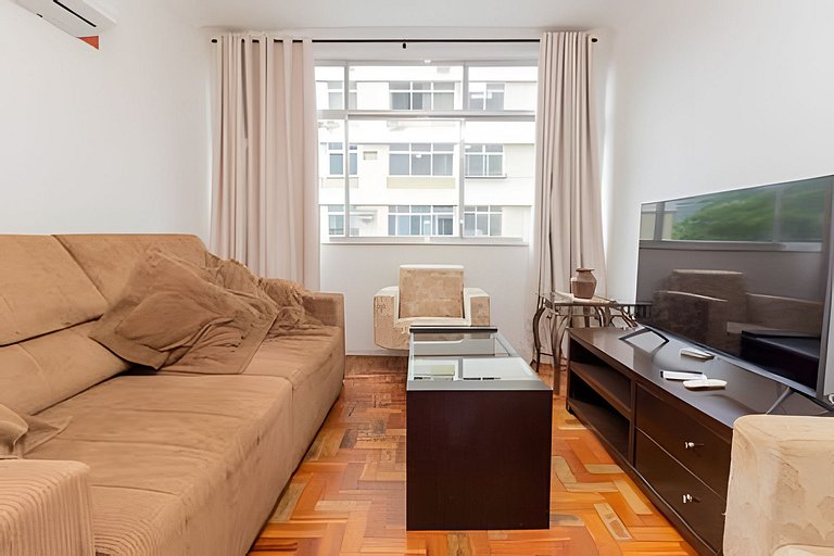 Ff401| Three bedrooms in a quiet street in Leblon