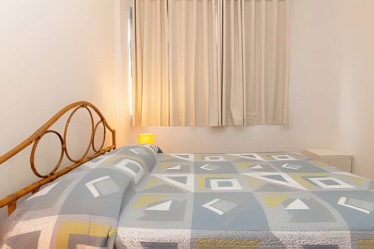 Ff401| Três quartos em rua tranquila do Leblon