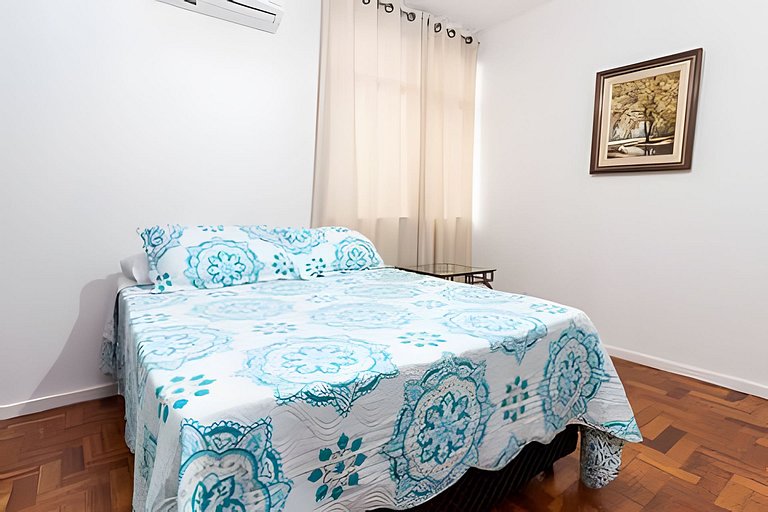 Ff401| Três quartos em rua tranquila do Leblon