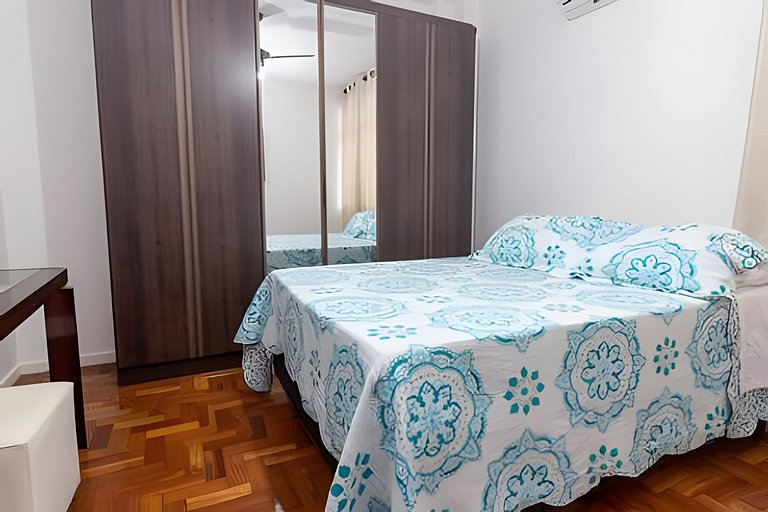 Ff401| Três quartos em rua tranquila do Leblon