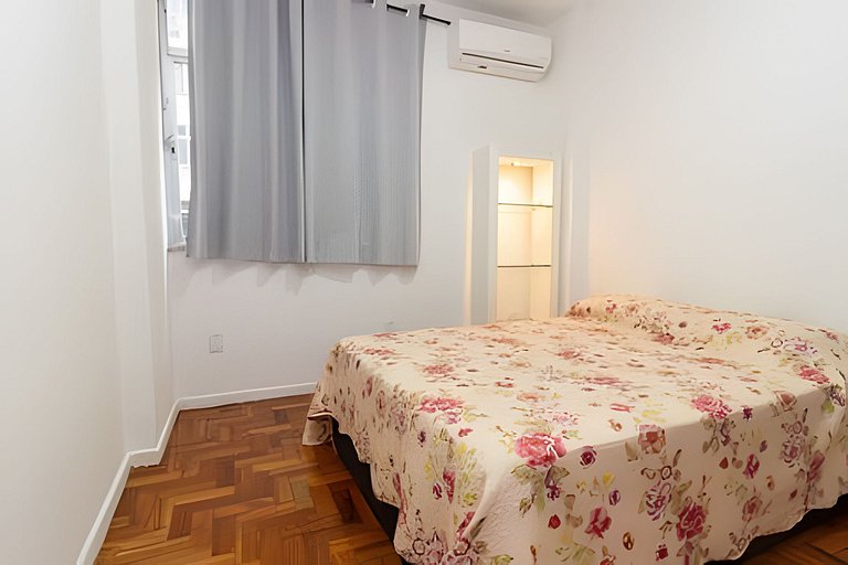 Ff401| Três quartos em rua tranquila do Leblon