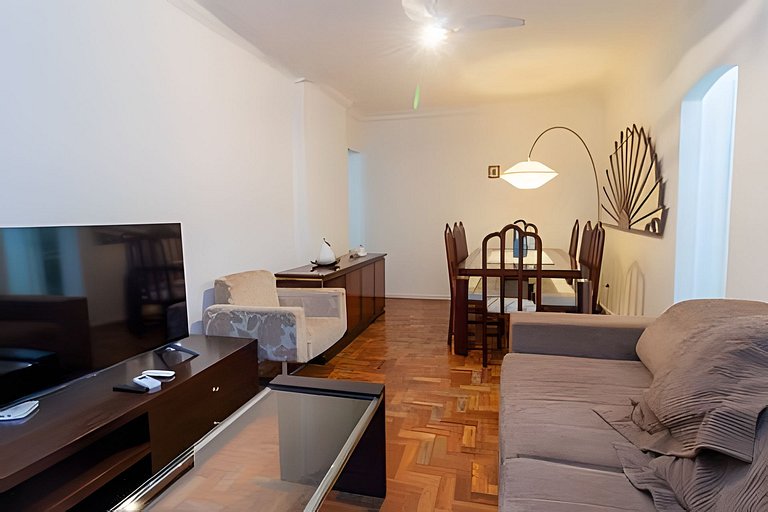 Ff401| Três quartos em rua tranquila do Leblon