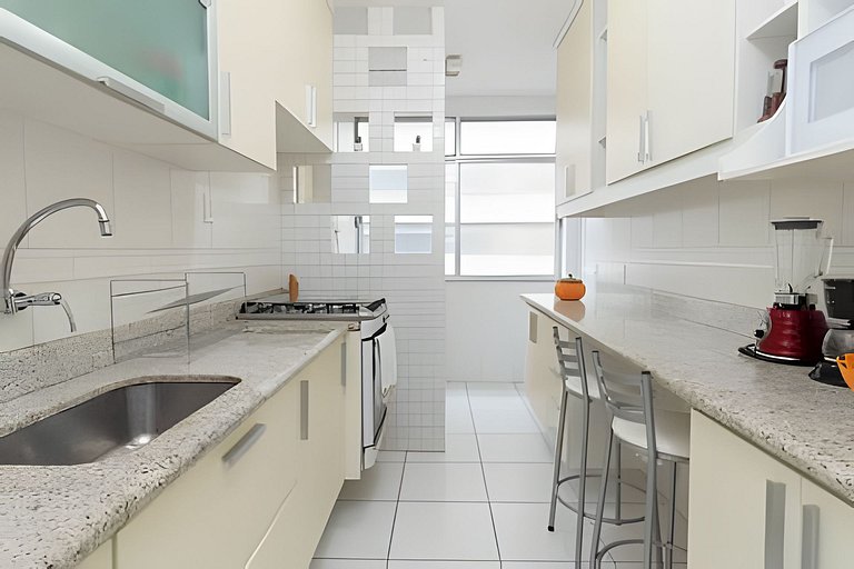 Ff401| Três quartos em rua tranquila do Leblon