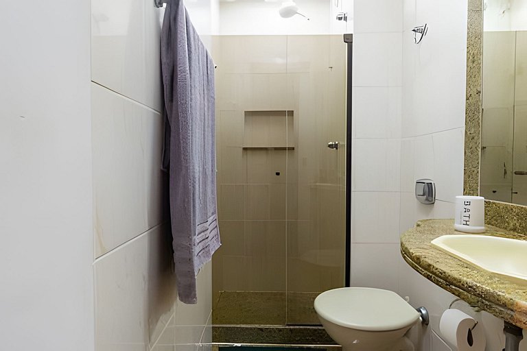 Ff401| Três quartos em rua tranquila do Leblon