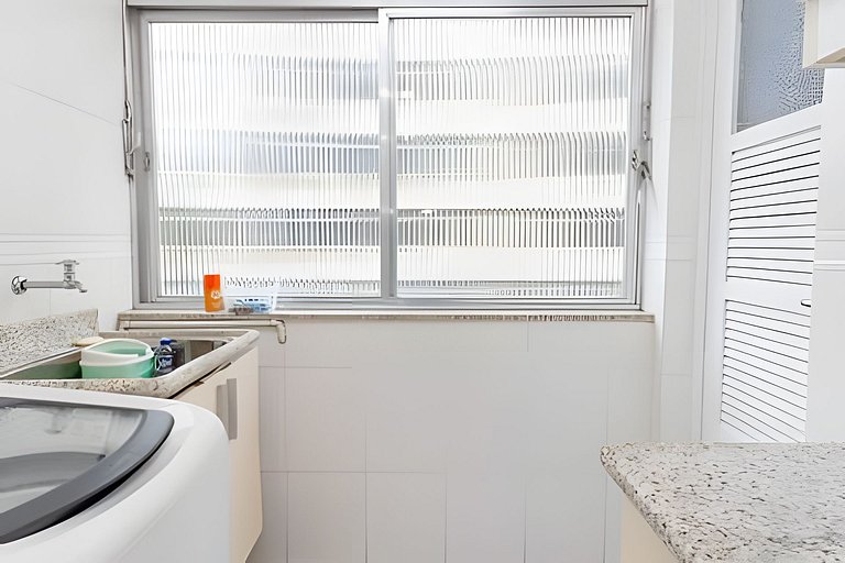 Ff401| Três quartos em rua tranquila do Leblon