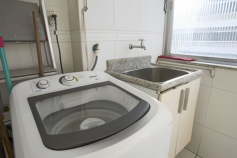 Ff401| Três quartos em rua tranquila do Leblon