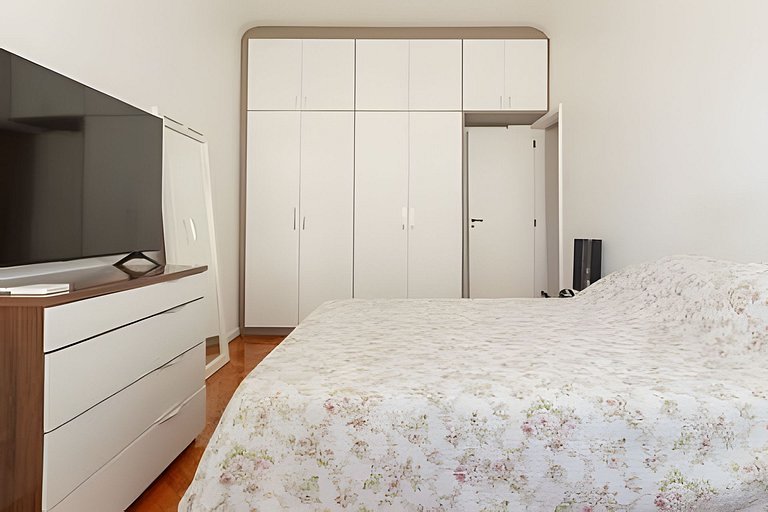 Sam707 | 2 bedrooms overlooking Copacabana Beach