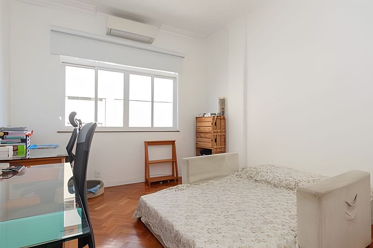 Sam707 | 2 bedrooms overlooking Copacabana Beach