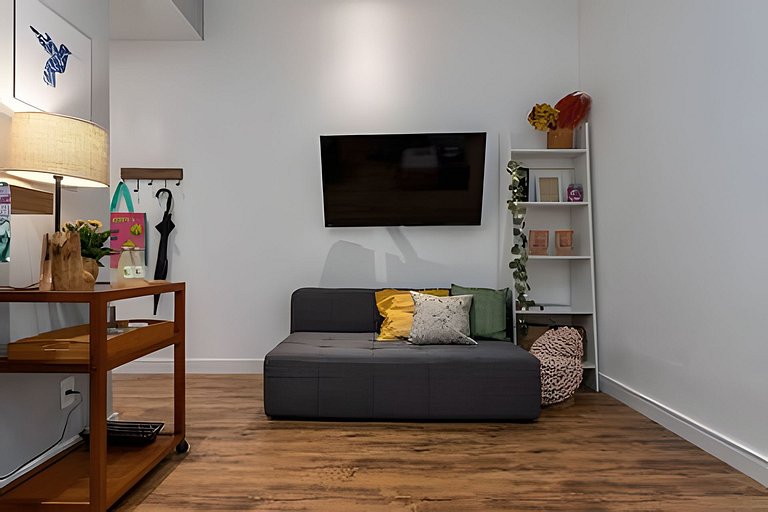 Hum104| Bedroom and living room in Leblon