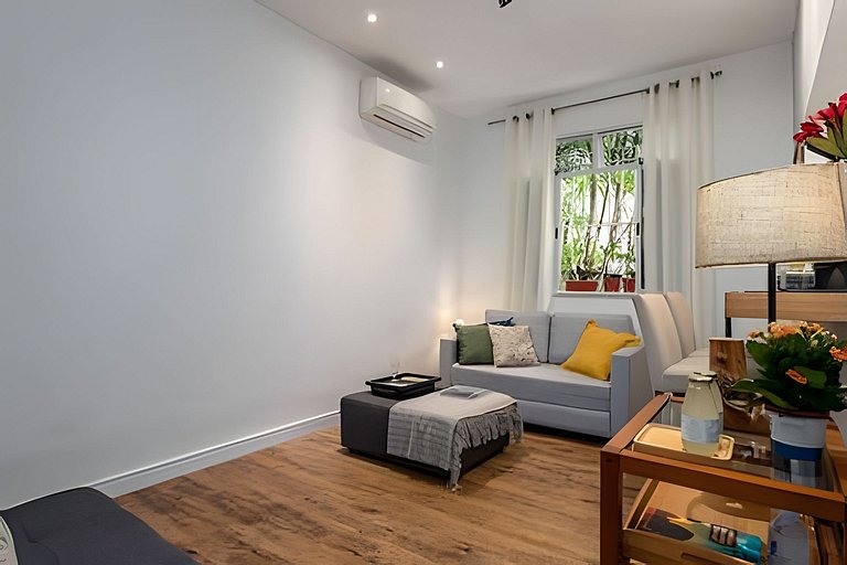 Hum104| Quarto e sala no coração do Leblon