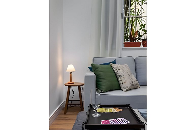 Hum104| Bedroom and living room in Leblon